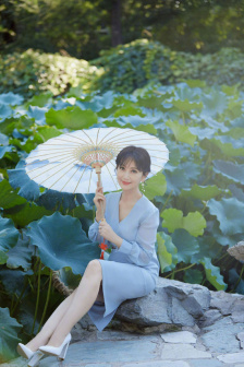 年轻的女闺蜜HD中文字幕